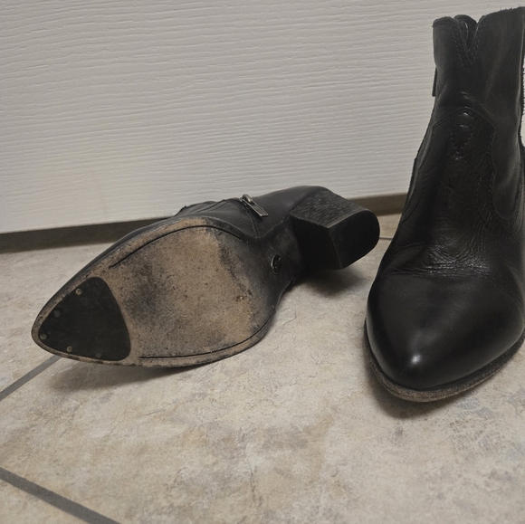 Frye Renee Seam Women's Short Black Leather Booties with heal - Picture 4 of 5